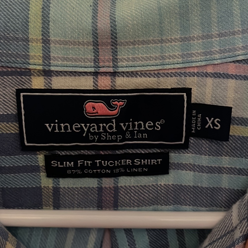 Vineyard Vines Button Down - image 3